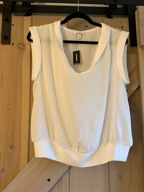 NWT Express Sleeveless Scoop Neck Banded Hem Blouse